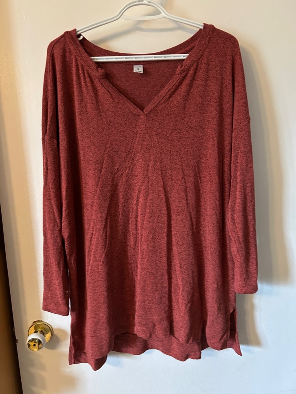 3/$20 Old Navy Long Sleeve V-Neck Tunic in Rust Red